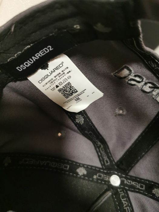 Șapcă dsquared2 nouă, nefolosită, cu etichetă. Pozele sunt reale.