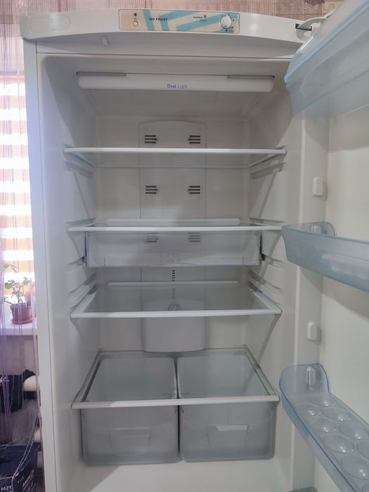 Холодильник indesit