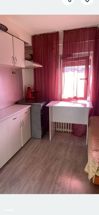 Doua semidecomandate craiovita scoala 34