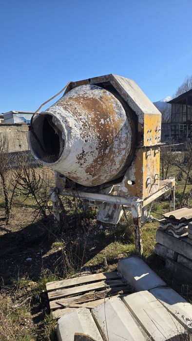 Бетонобъркачка с обем 0,5м3