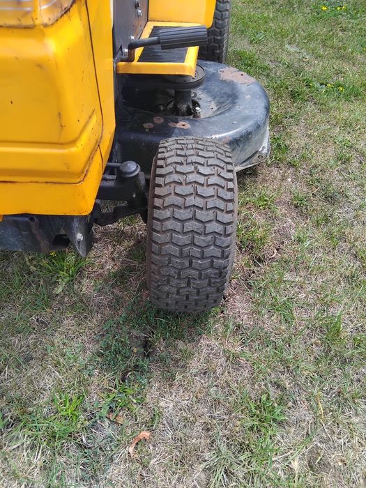 Vând tractoras tuns gazon.