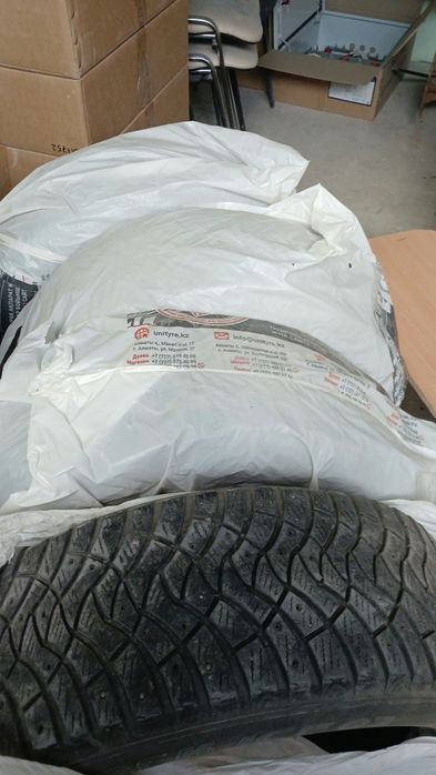 Продам зимние шины 235/55/R19