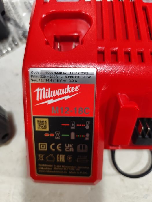 Милуоки батерии и зарядно устройство Milwaukee M18 B2 B5 M12-18C