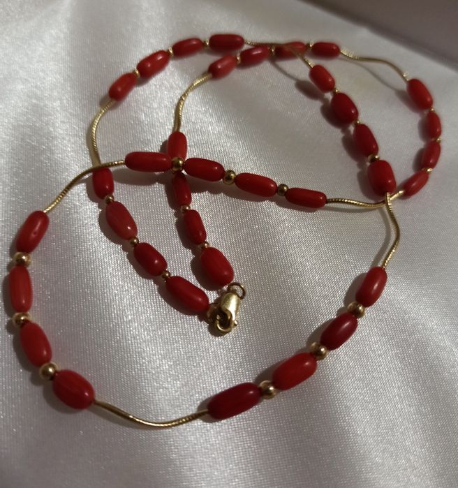 Шикарное ожерелье из натурального коралла в золоте 585
