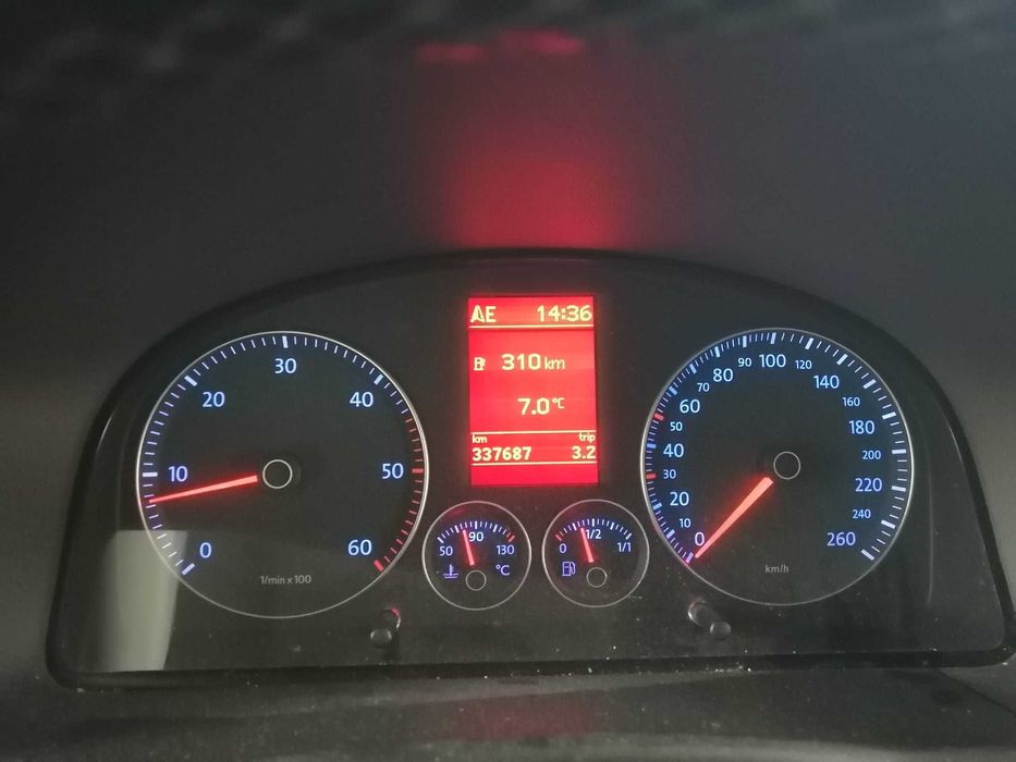 VOLKSWAGEN Touran 2010 — imagine 4
