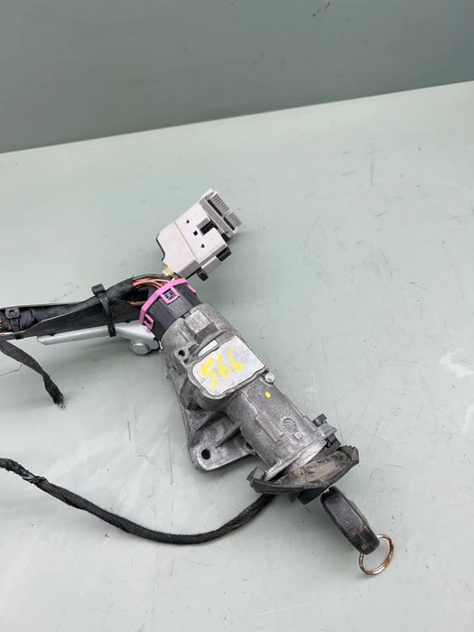 Contact cu cheie 4B0905851C Seat Ibiza 2004 1.2 MT (64 hp)