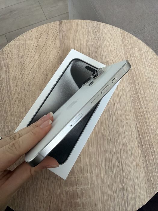 Iphone 15 pro white titanium