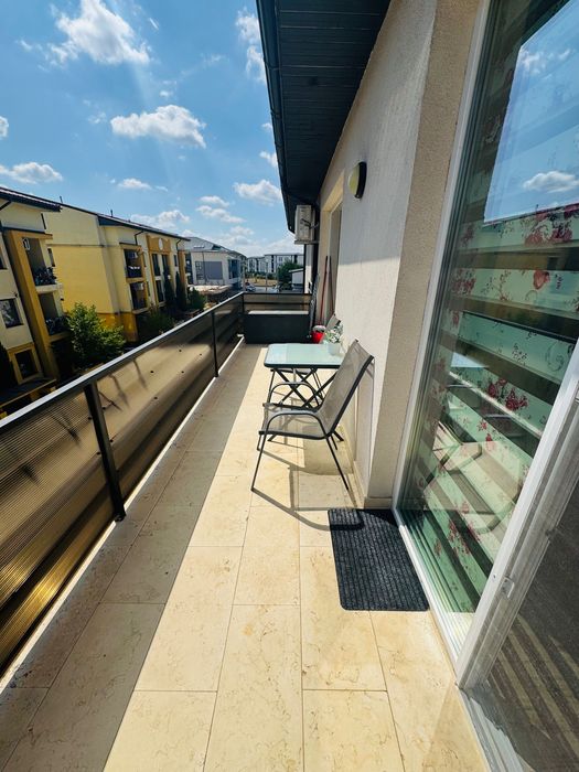 Închiriez apartament cu 2 camere