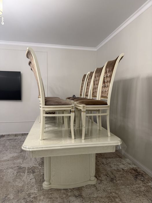 Продаю стол со стульями