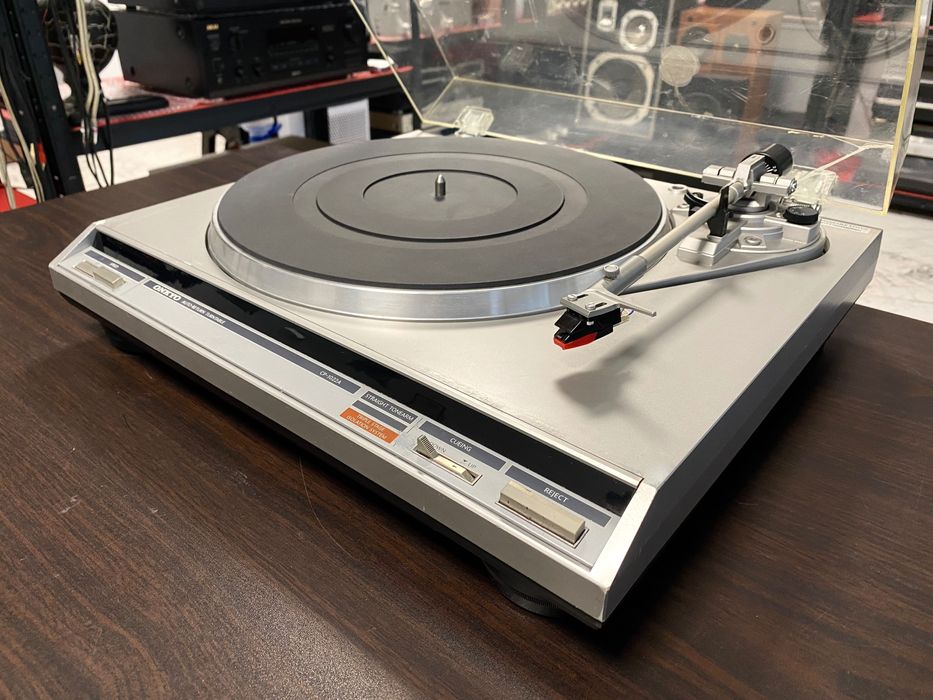 Добър грамофон Onkyo