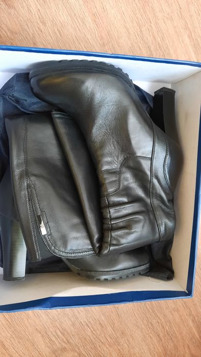 Продам демисезонную кожаные сапоги, 37-размер,