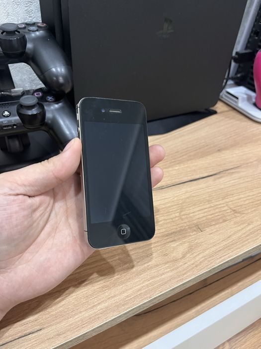 Продам iphone 4s на 16 gb ios 6.1.3