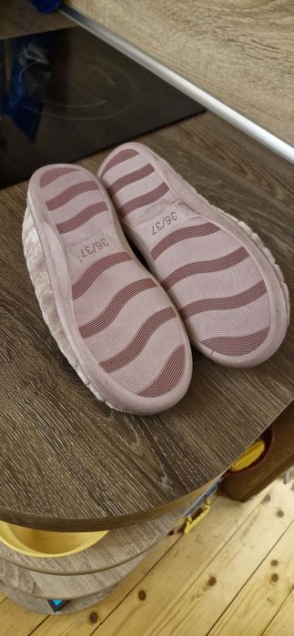 Дамски домашни пантофи