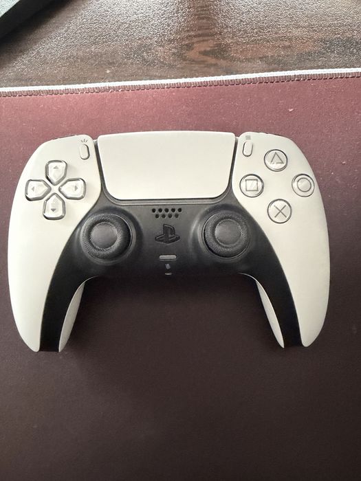 Плейстейшан 5 с 8 игри като нов