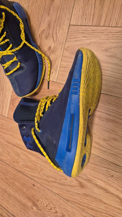 Pantofi sport Under Armour, marime 35,băieți