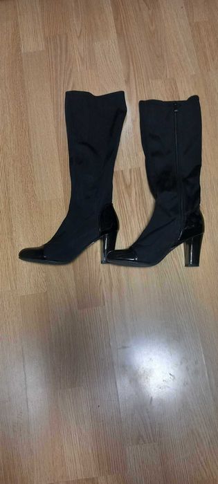 Дамски лачени текстилни ботуши