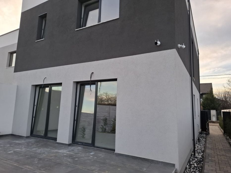 Mai a rămas o jumătate de duplex!