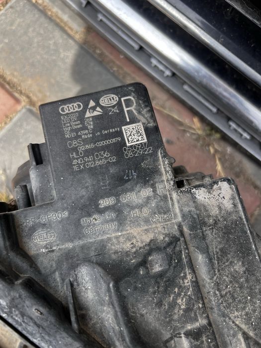 Capota bara faruri audi A8 d5 4n 2018