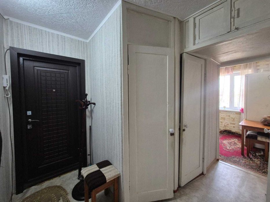 Продам 2 комн квартиру на 6 мкр