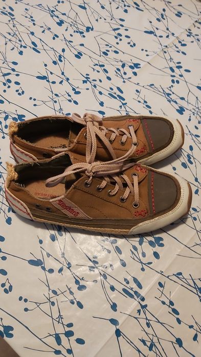 Încălțăminte din piele