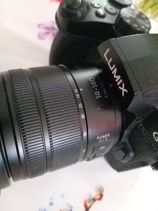 Panasonic Lumix G90 cu obiectiv 14-140