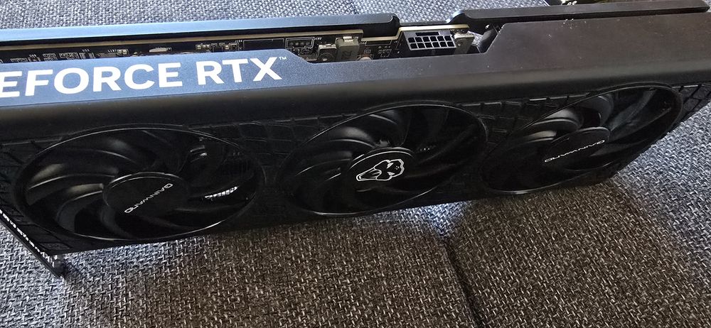 Placa Video GeForce Gainward Python III RTX 5070 12GB GDDR7 192 bit
