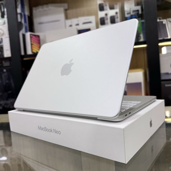 Macbook Neo 8/512 Silver