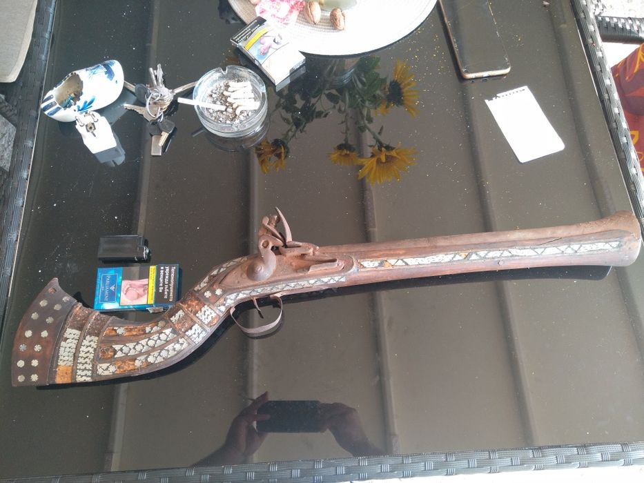 Продавам антикварен Хайдушки Тромблон със седеф и бронзов обков Уникат