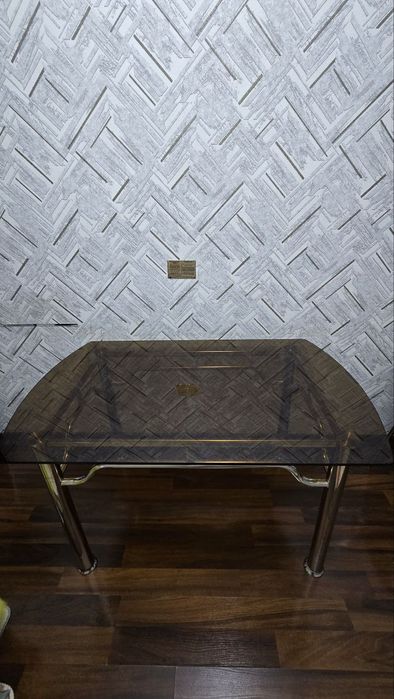 Oynali stol sostayanasi zor 3 ta stuli bor holati yaxshi