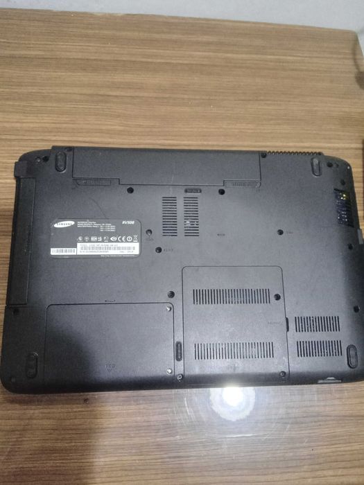 Продаю ноутбук SЛMSUNG с усилителем Microlab М-113