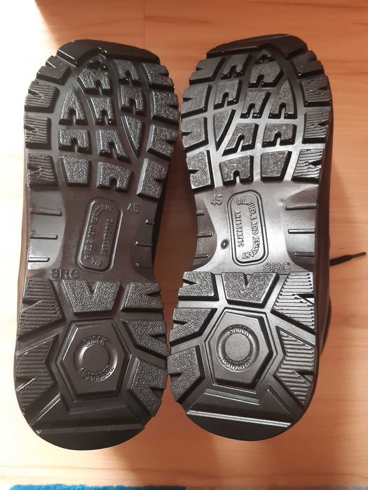 Обувки 1/2-ки, работни, мъжки и чисто нови в кутия