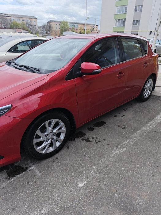 Vând Toyota auris