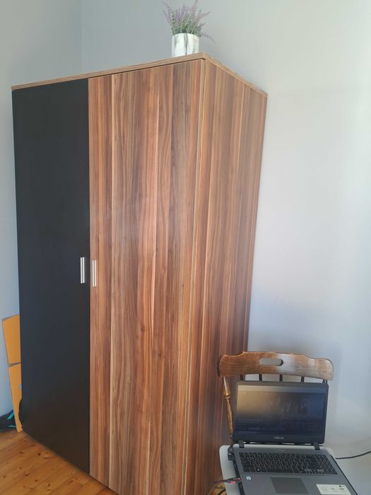 Много запазен гардероб