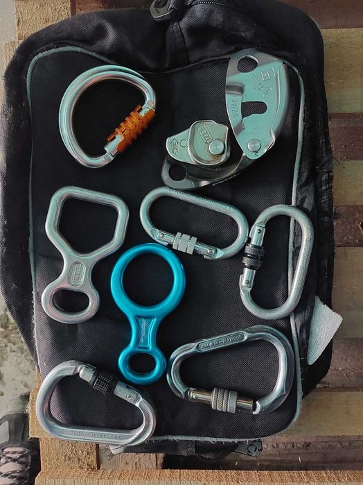 Set echipamente alpinism speologie