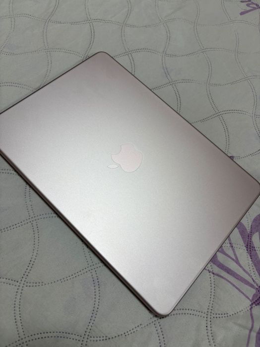Mac Book Neo розов