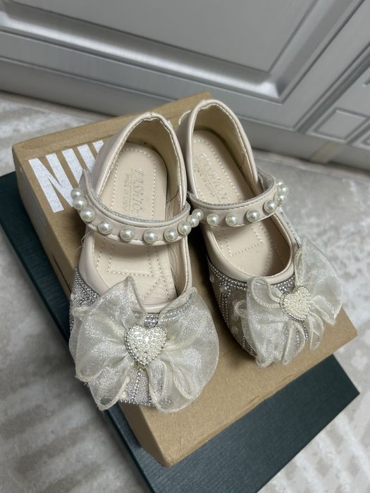 Продам туфли детскую