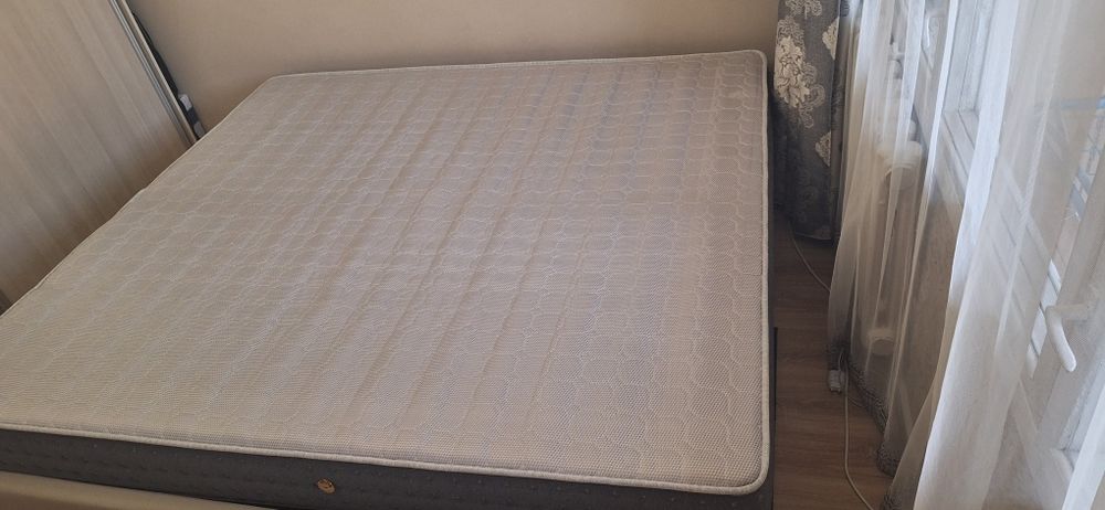 Двух спальная кровать