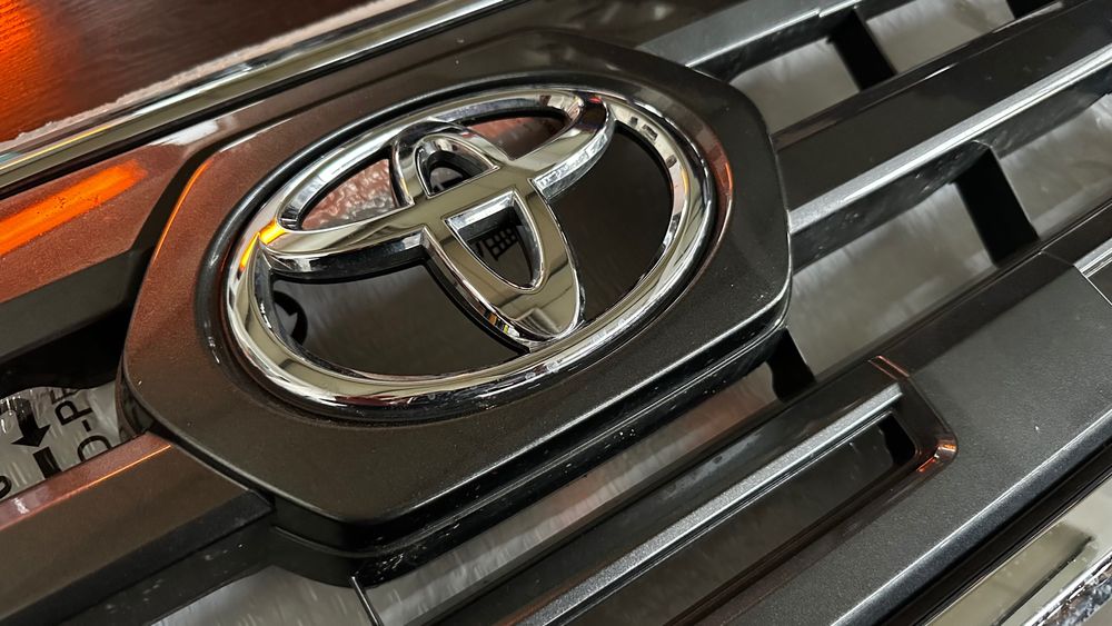 Оригинална предна решетка за Toyota Tacoma
