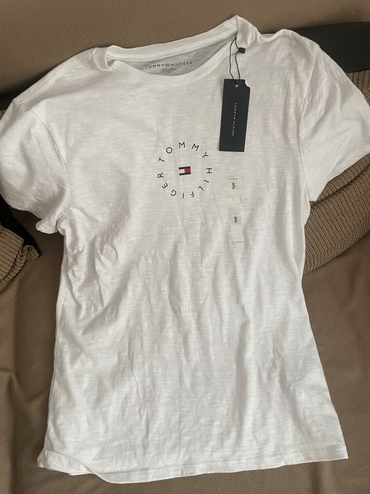 Vand tricou barbati de la Tommy Hilfiger , marimea S alb