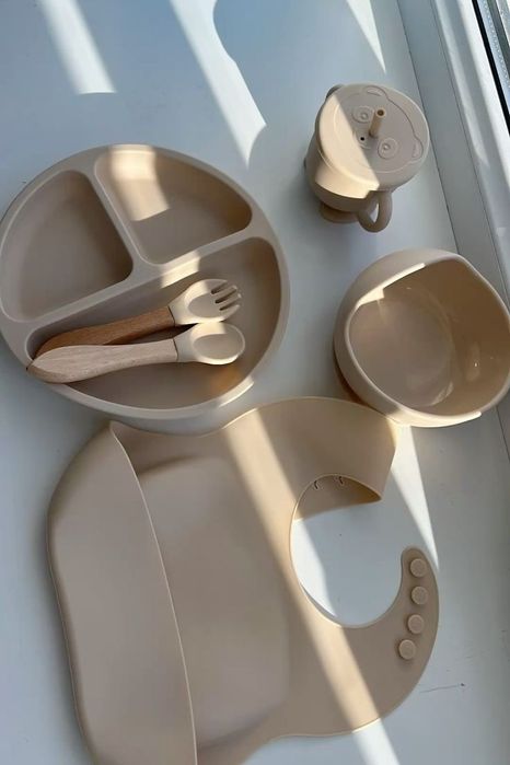 Детская посуда для кормления.