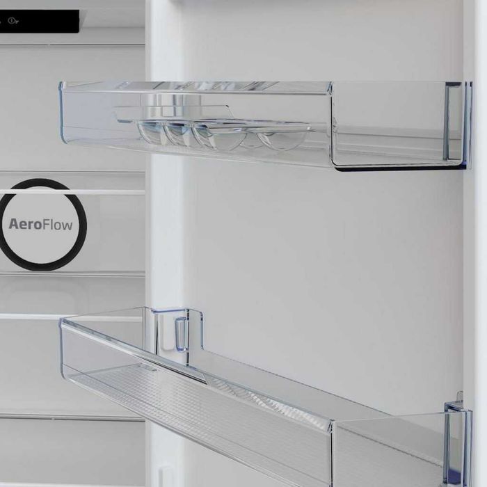 Нов хладилник с фризер Beko 179 см