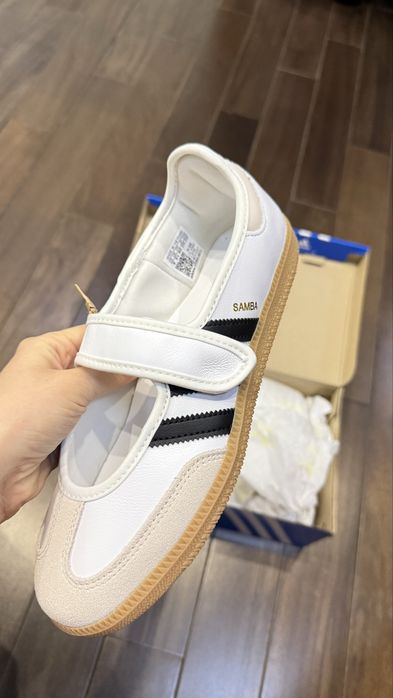 Продам новые кроссовки