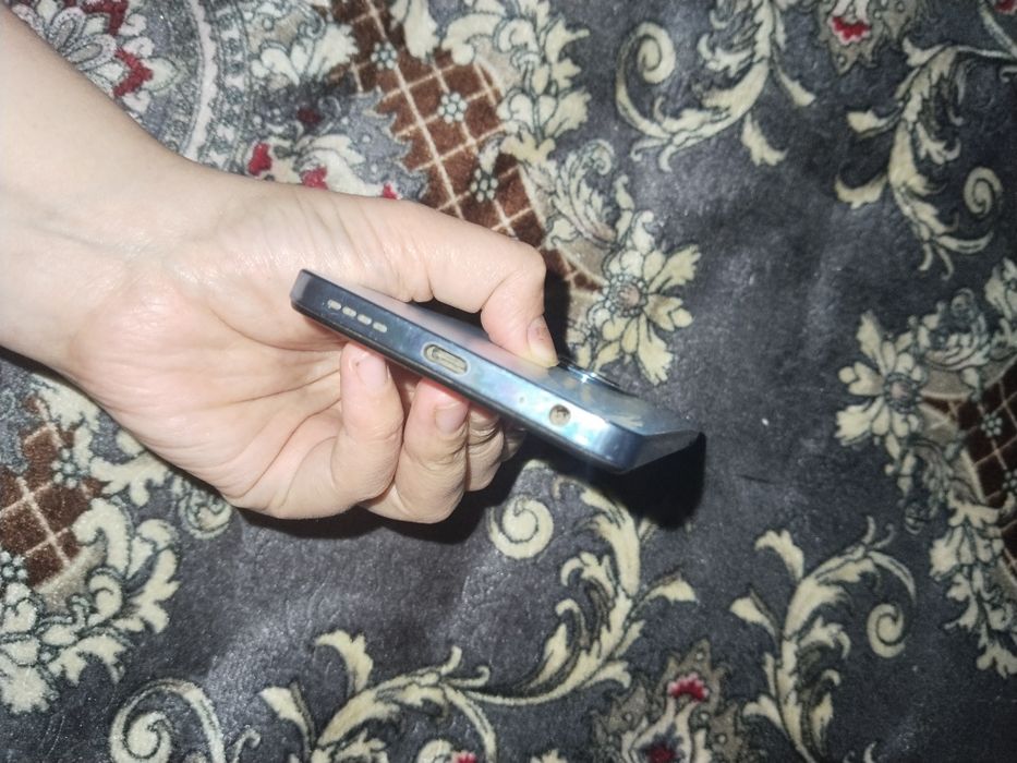 Infinix hot 40i izlashi idyal holati yaxshi ayol kishi 6 oy ishlatkan