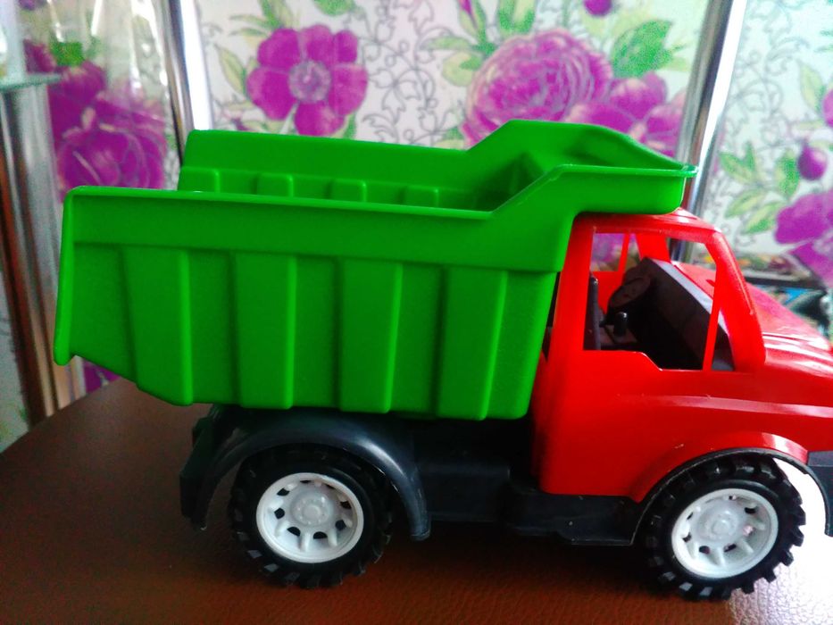 Машина самосвал.