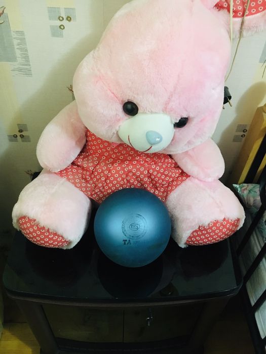 Продам два фирменных мяча для художественной гимнастики, для йоги