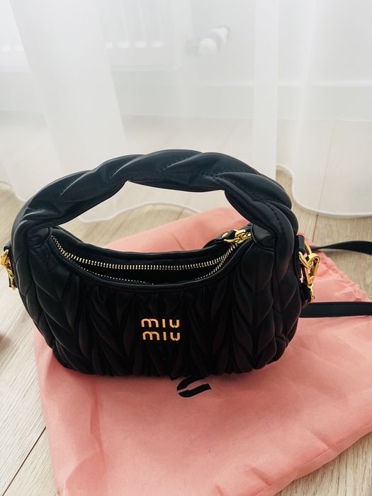 Papuci și geanta Miu Miu