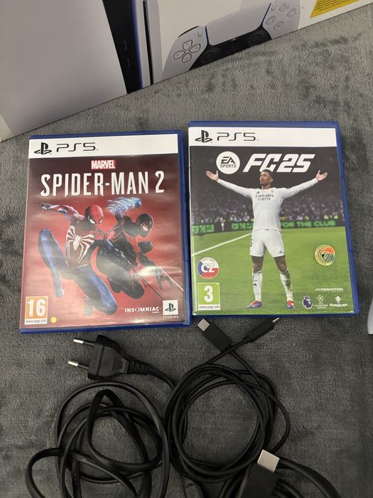 PlayStation 5 + 2 jocuri, 2 manete