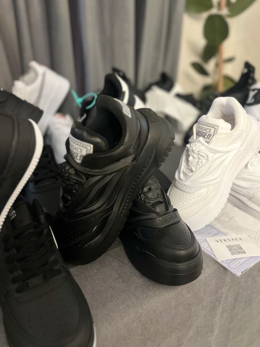 adidasi 1 la 1 nu trimit pe curier cine vrea  locuiesc in craiova