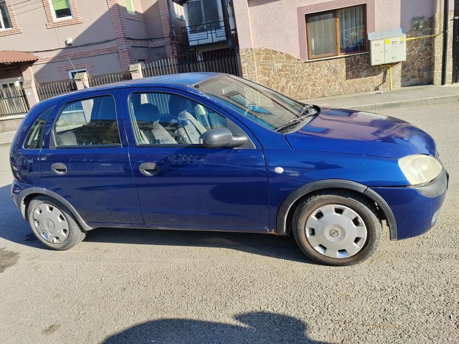 Vând Opel Corsa CDTI 4000 lei neg. an  2004,