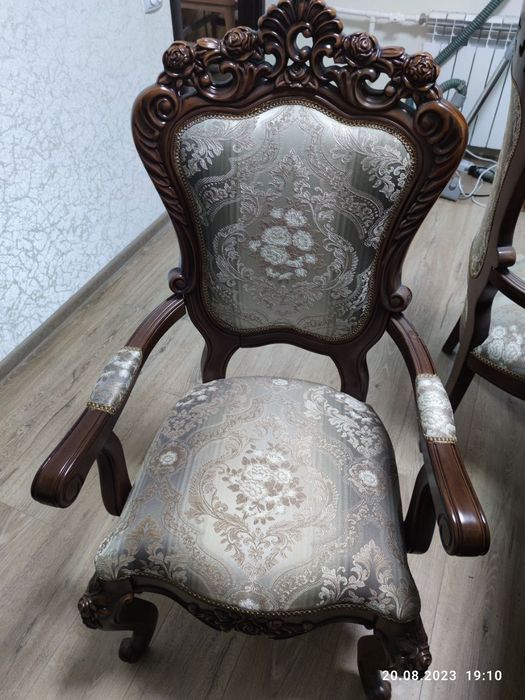 Продам стол и стулья